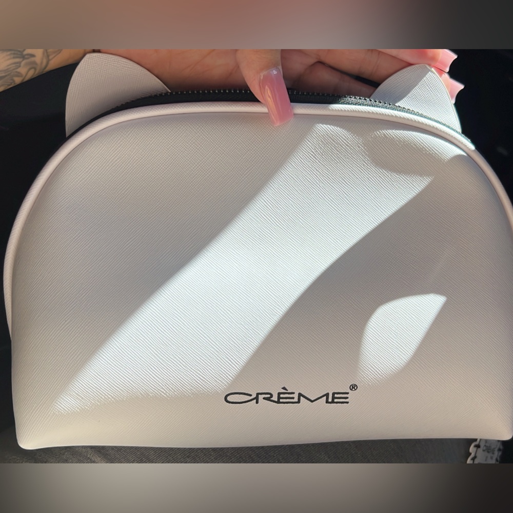 Hello kitty crème makeup bag - Picture 3 of 3